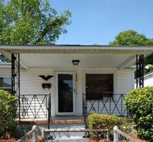 Building Photo - 1005 Castle St