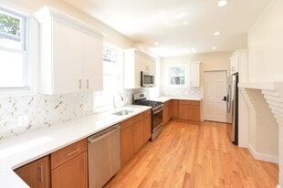 Building Photo - 309 Academy St