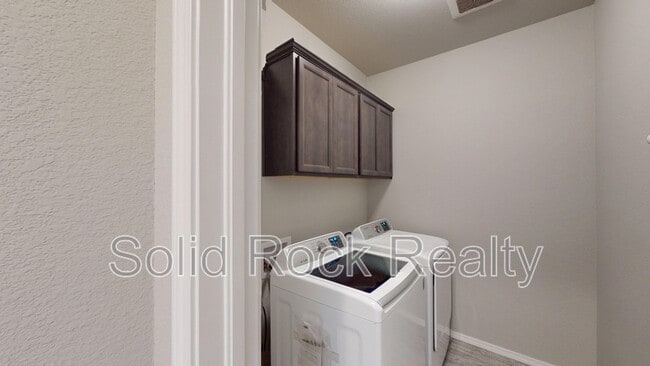 Building Photo - 10736 Hidden Brook Cir