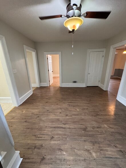 Living Room - 709 E Centerway