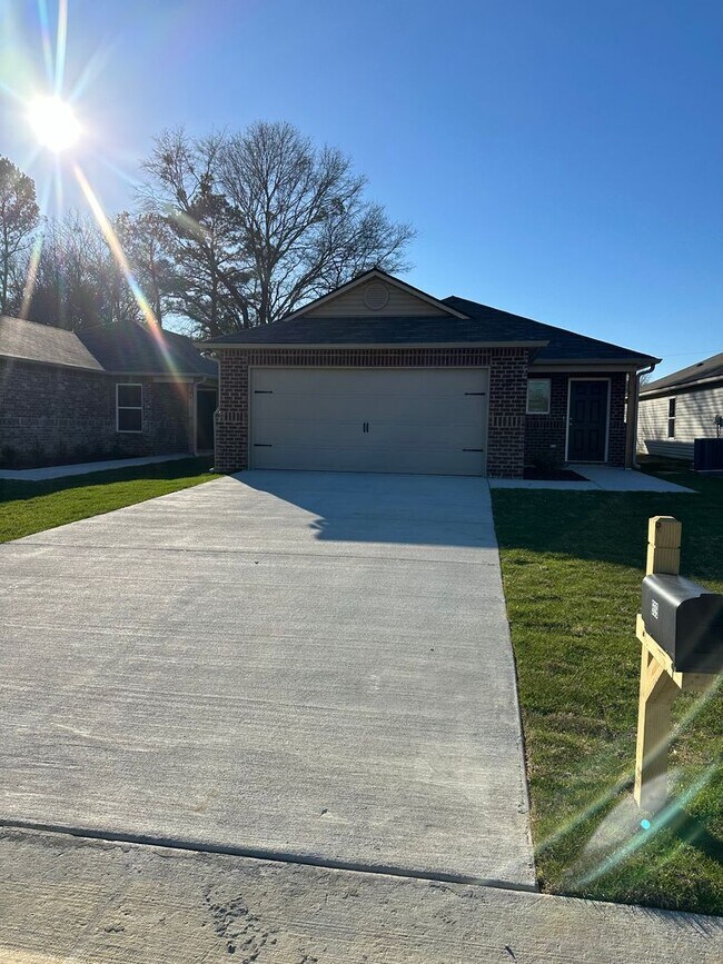 Building Photo - Pre-Leasing Now! 3-Bedroom, 2-Bath Home in Odenville | Available September 4