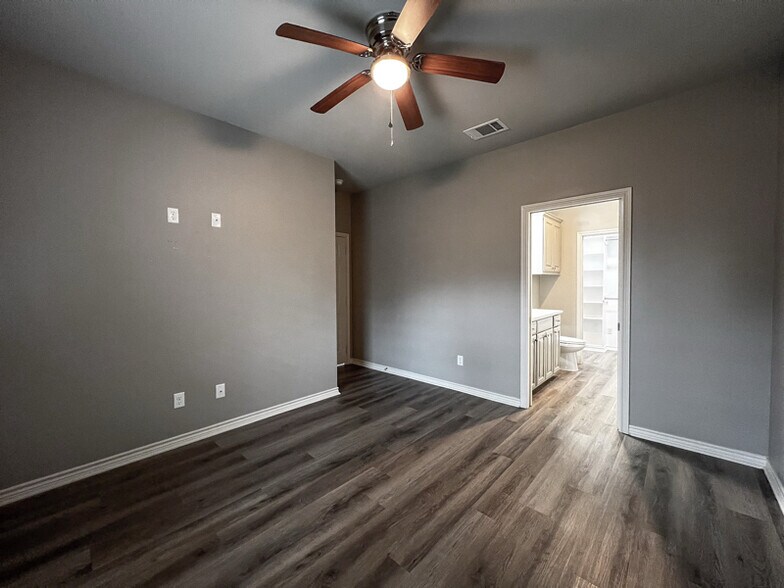 Building Photo - 16104 Echo Glen Dr