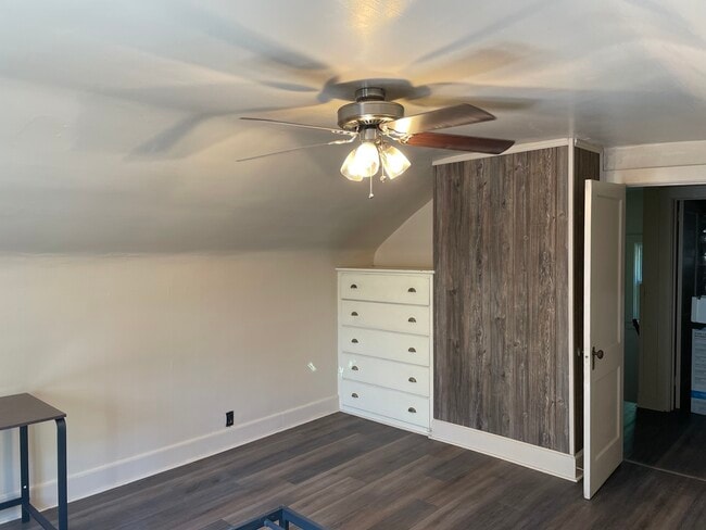 Bedroom Attic - 8 Park Pl