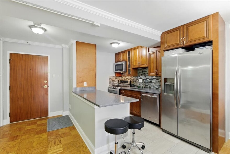 Building Photo - 730 24th St NW
