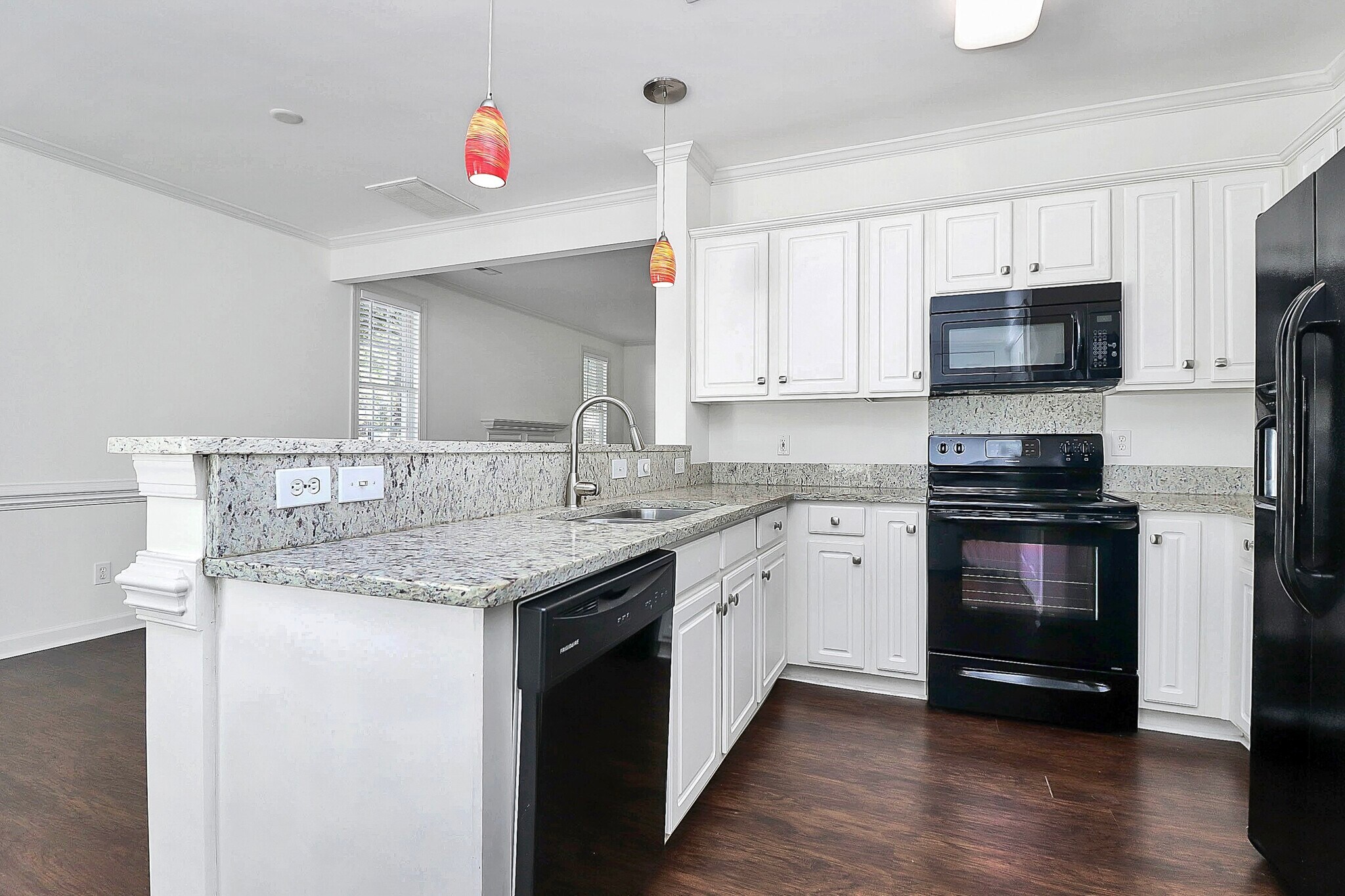 Kitchen - 35 McCurdy St NW