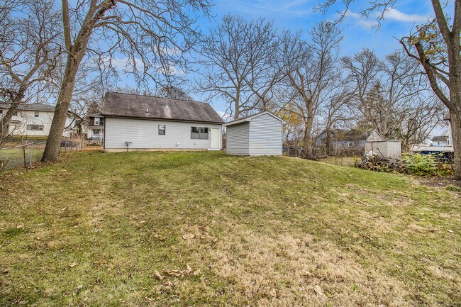 Building Photo - 408 N Perrine St