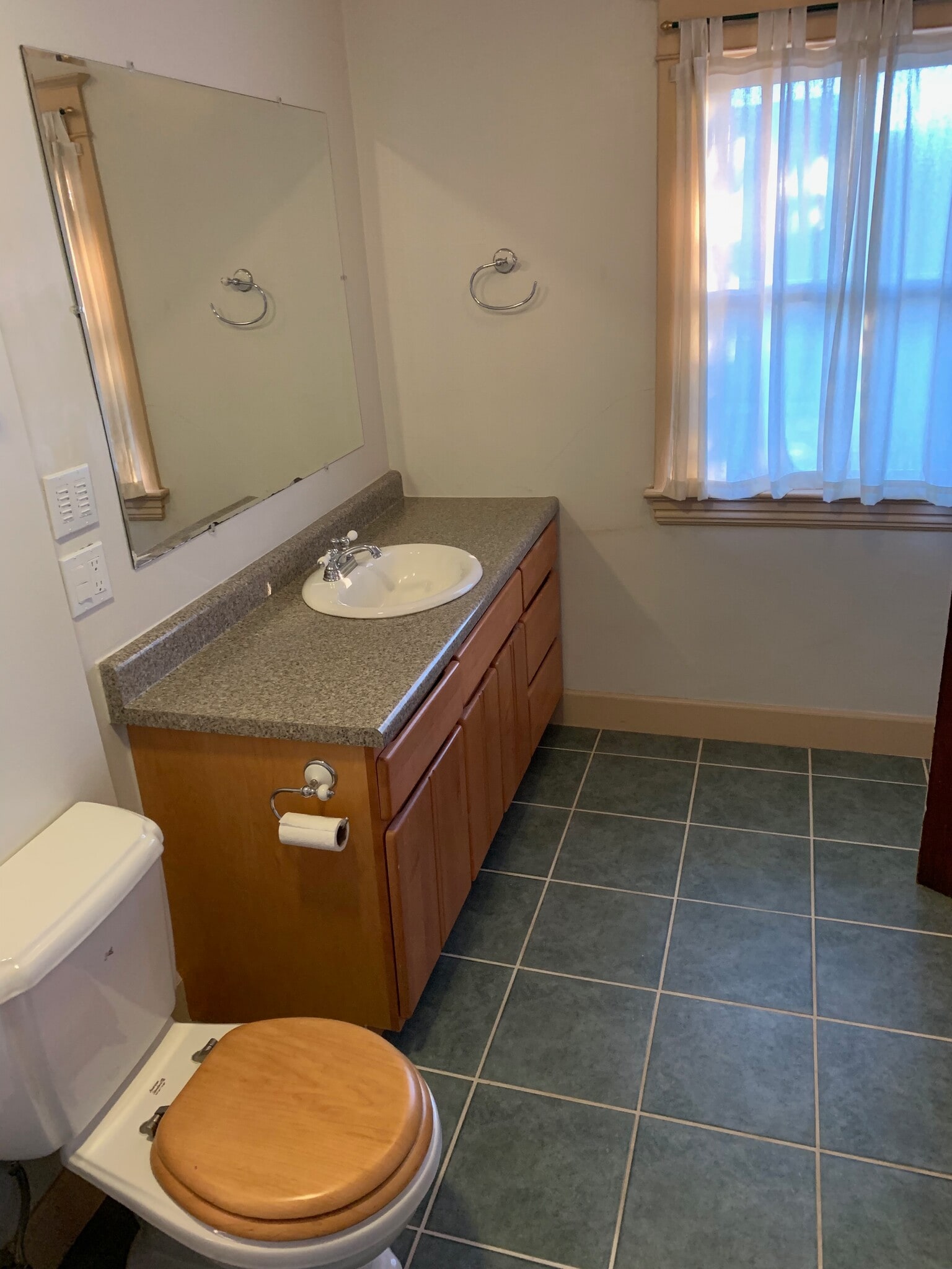 2nd floor bathroom - 4054 NE Rodney Ave