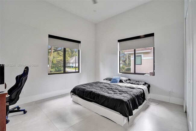 Building Photo - 3909 SW 54th St