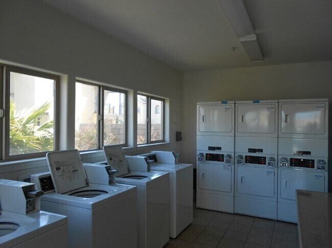 Building Photo - Beautiful 3 bedroom/1 bath in gated commun...