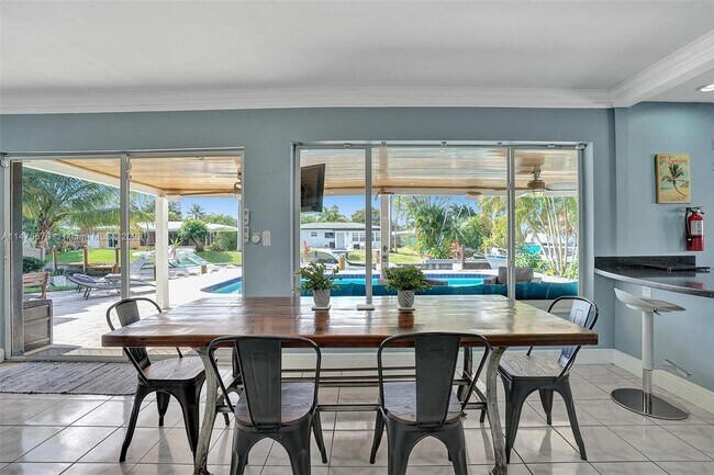 Building Photo - 1701 SW 22nd Ave