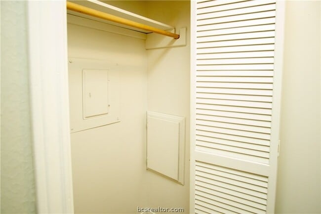 Building Photo - 1801 Woodsman Dr