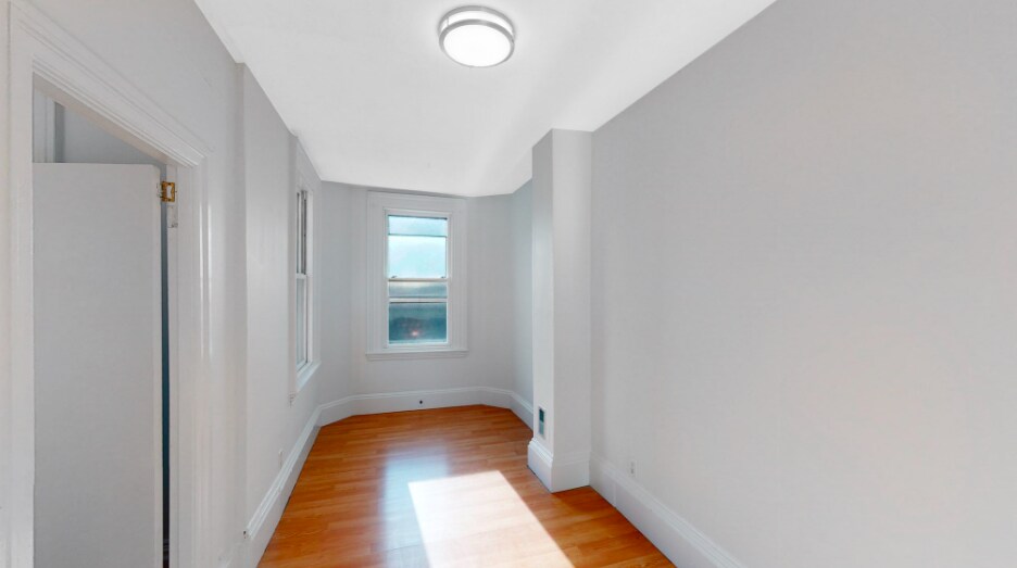 Building Photo - 482 Beacon St