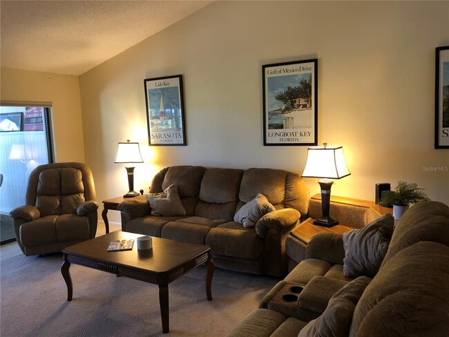 Building Photo - 4644 La Jolla Dr