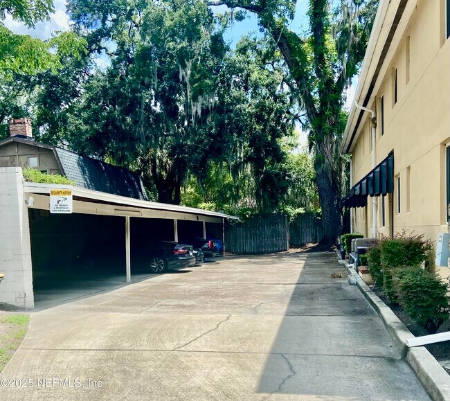 Building Photo - 2159 Riverside Ave