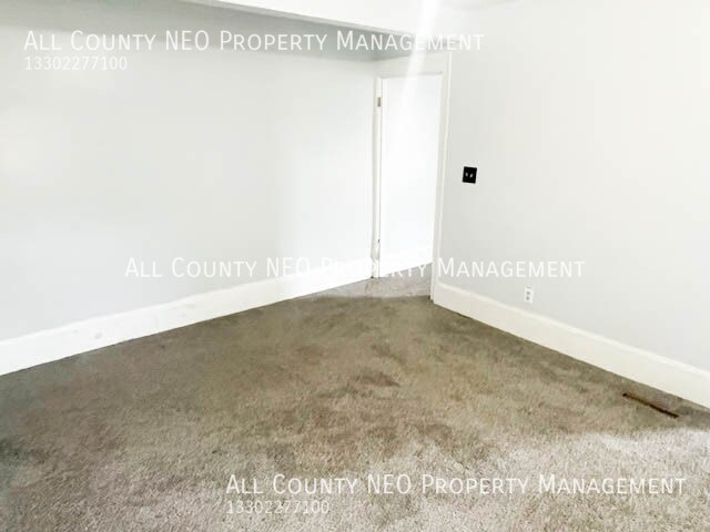 Building Photo - 1852 W 45th St