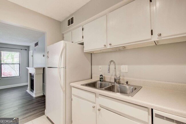 Building Photo - 1603 Huntingdon Chase