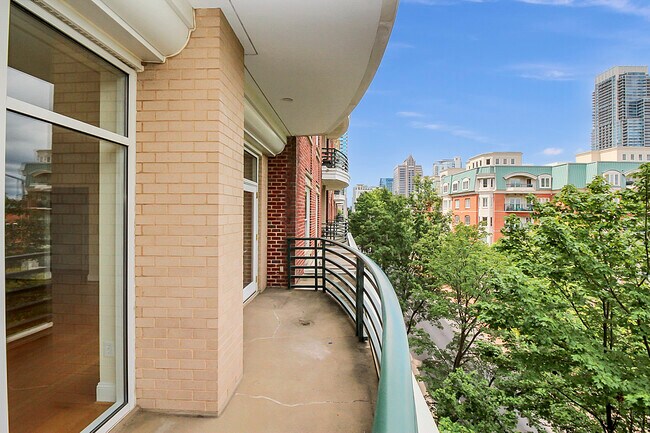 Building Photo - 400 N Church St