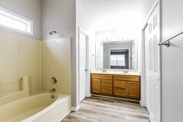 Building Photo - 6101 E Newberry Ct