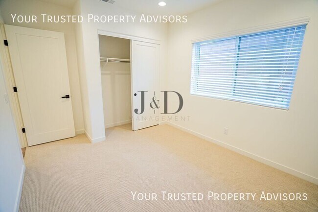 Building Photo - 1371 N Vulcan Ave