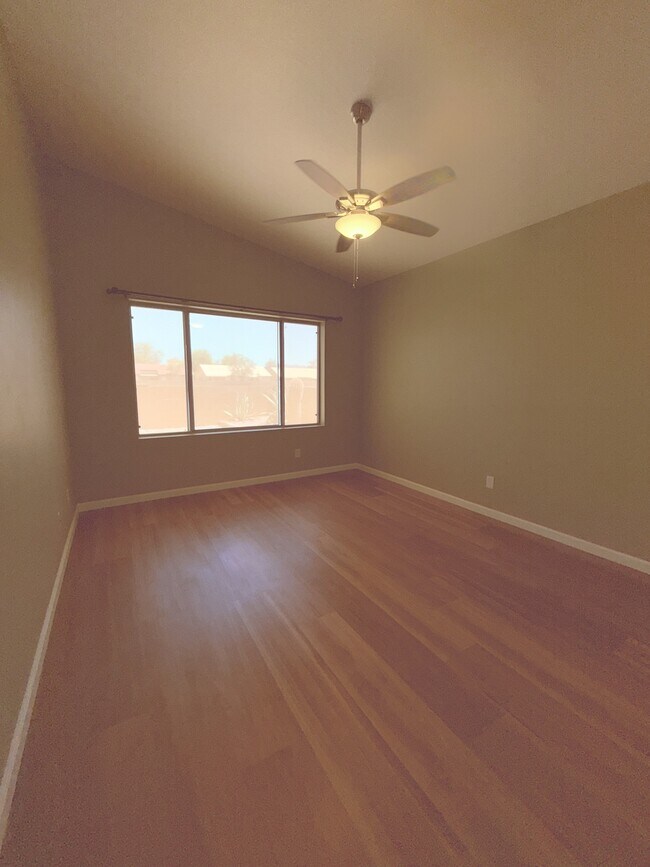Building Photo - 9102 N Safflower Ln