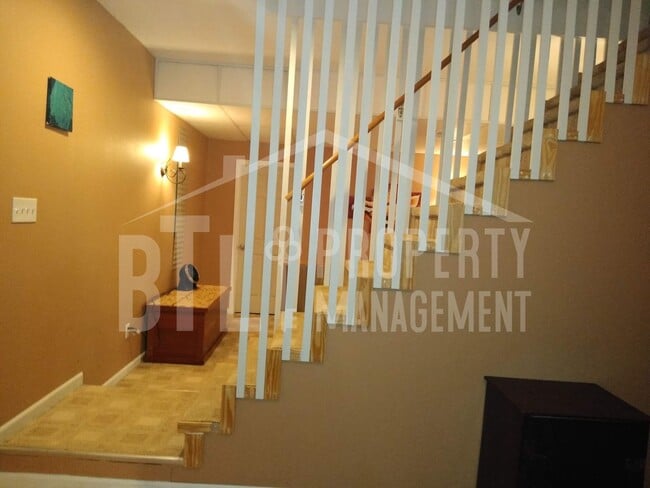 Building Photo - Fantastic Furnished 1 Bedroom Cond