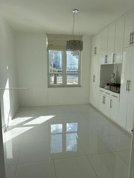 Building Photo - 701 Brickell Key Blvd