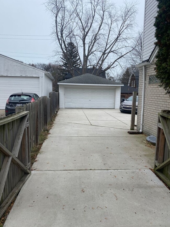 Building Photo - 448-450 Alter