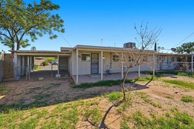 Building Photo - 2118 S Campbell Ave