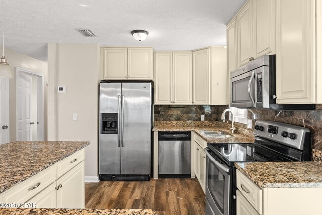 Building Photo - 2004 Greenbriar Blvd