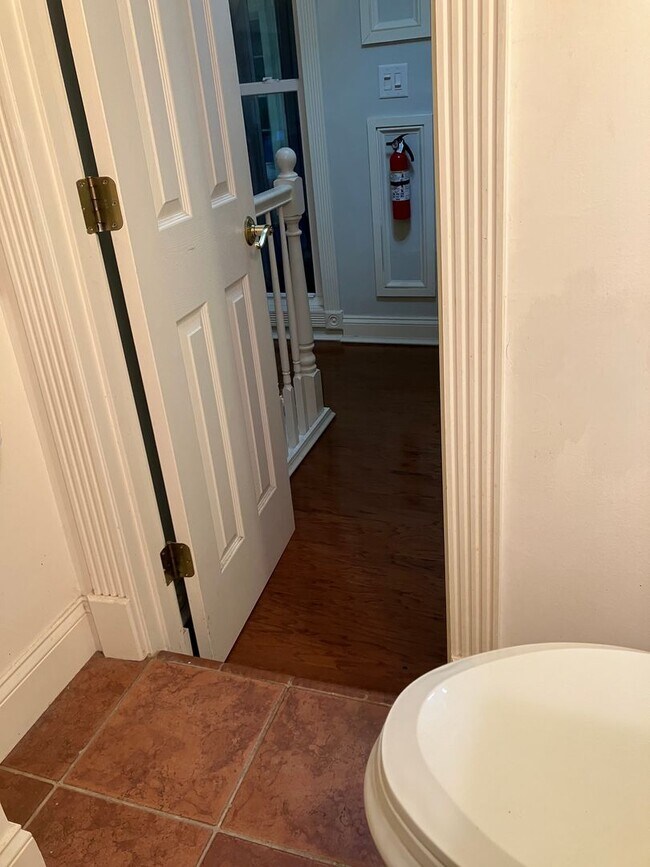 Building Photo - Furnished 6 month rental