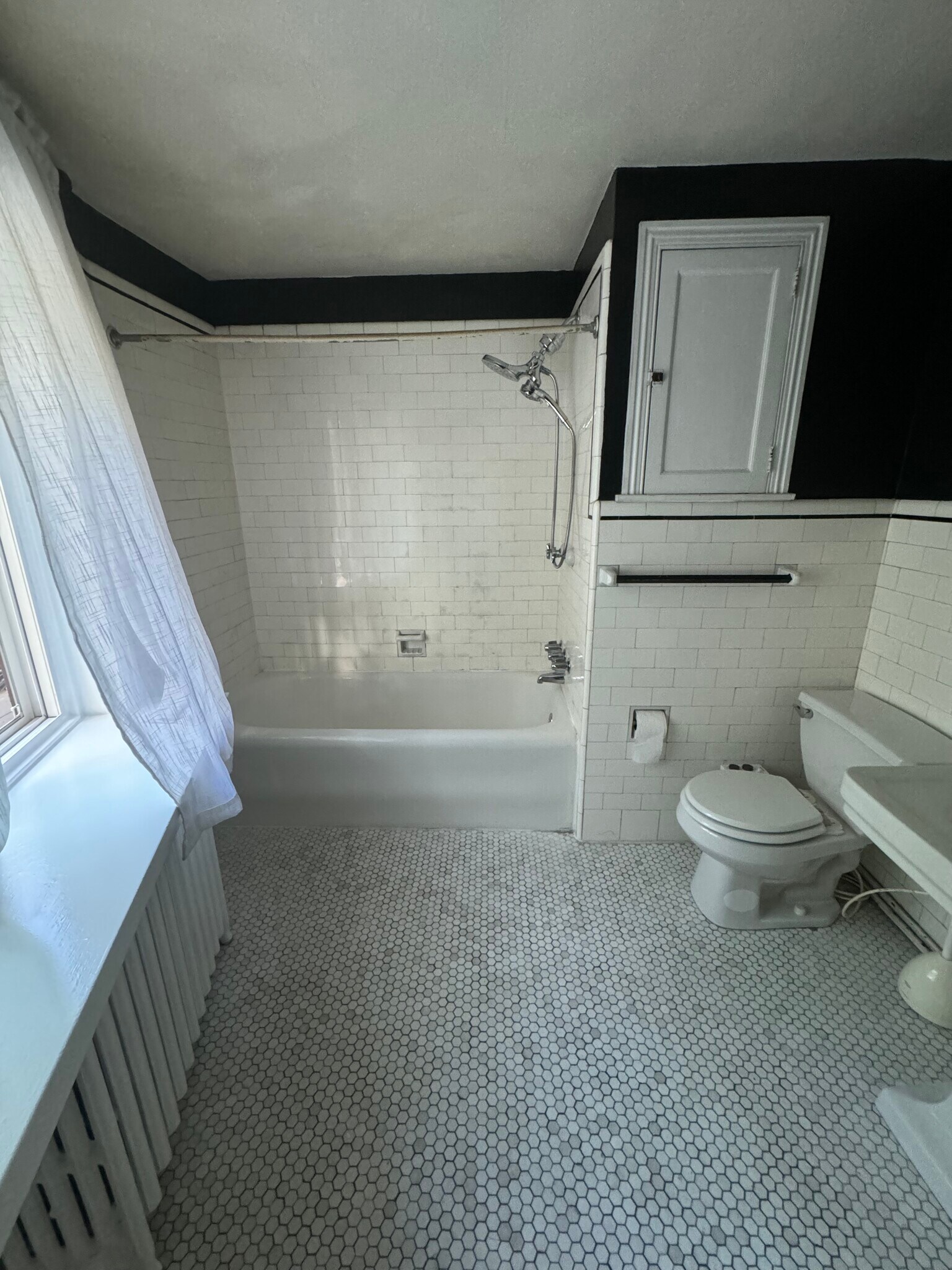 Large Full Bathroom Vintage Subway Tile - 2021 W Girard Ave