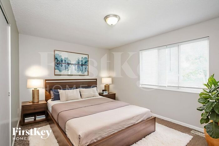 Building Photo - 3920 Pinetop Dr