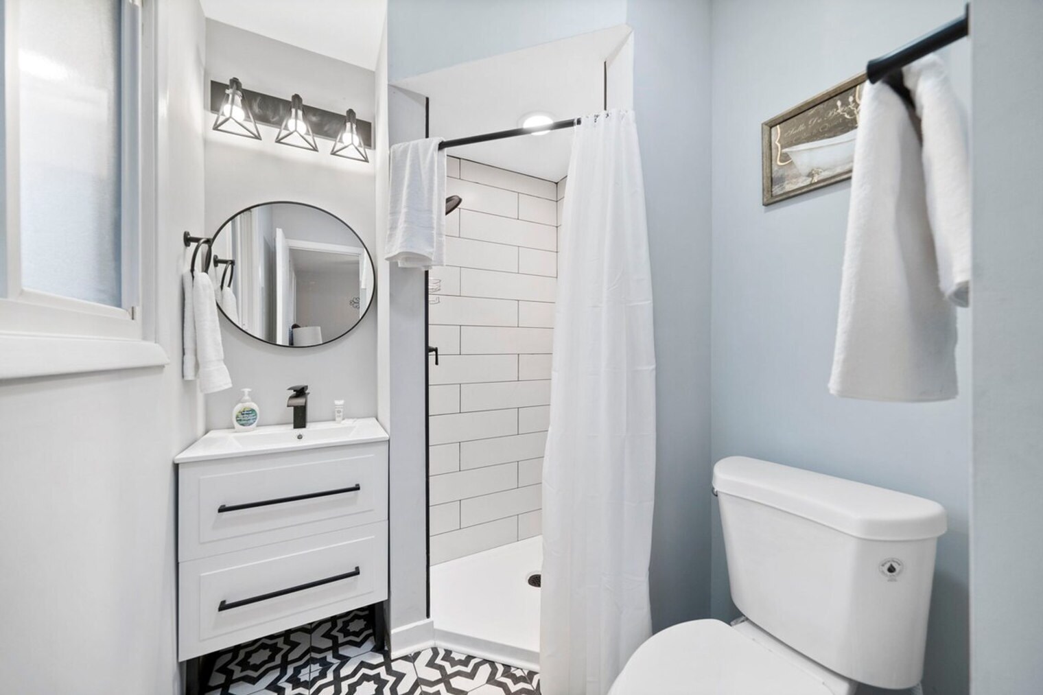 Building Photo - 334 W Central Ave