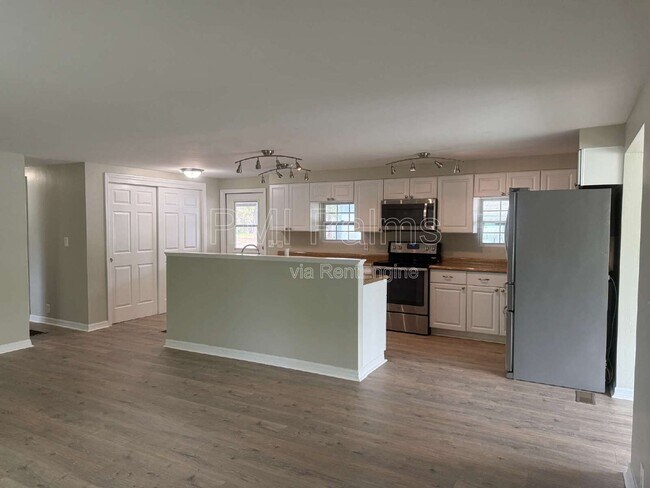 Building Photo - 17719 Carthage Ave