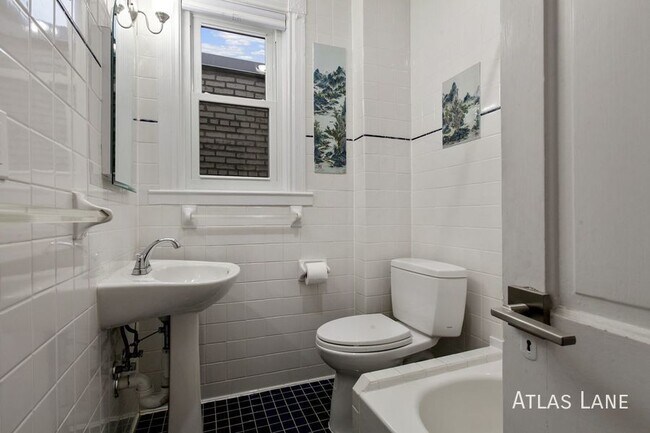 Building Photo - Professionally Managed & Recently Renovate...