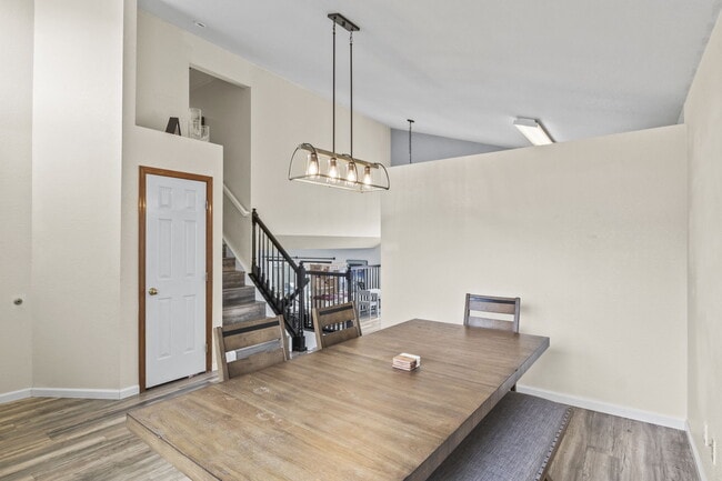 Building Photo - 770 Stargate Dr