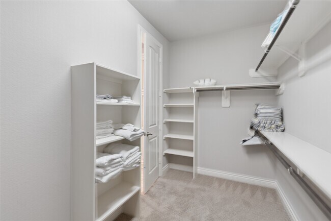 Building Photo - 9018 Meacom Dr