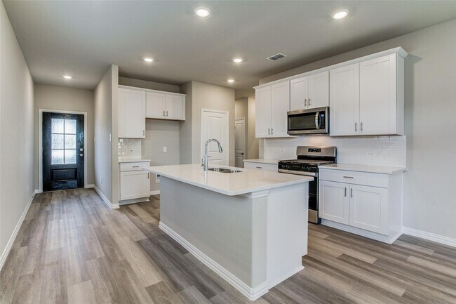 Building Photo - 612 McKenna Dr