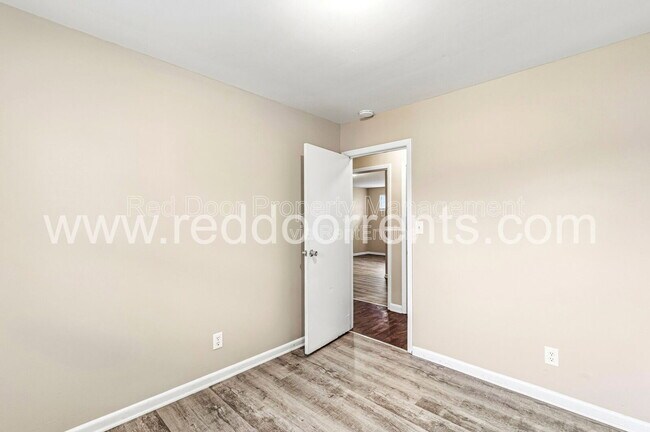 Building Photo - 5563 E 34th St