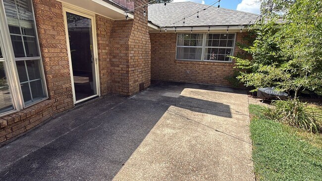 Building Photo - 1548 Ramberlyn Way