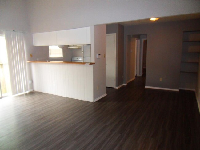 Building Photo - 811 Sirocco Dr
