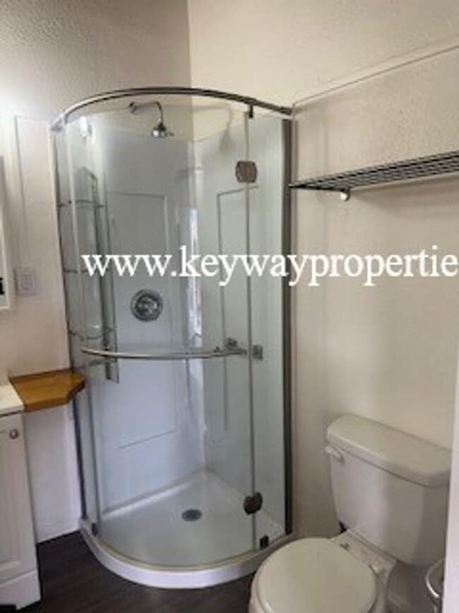 Building Photo - Sandia Canyon Studio Apartment Utilities Included