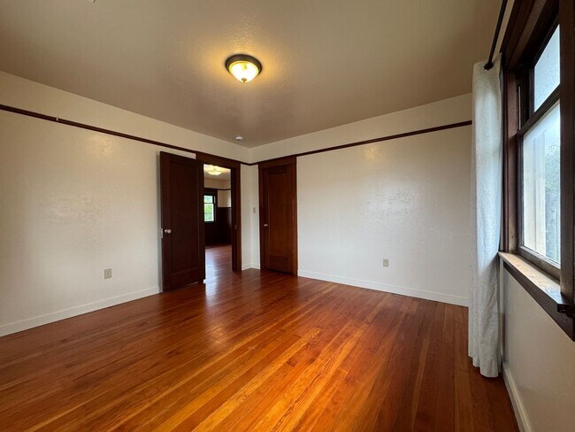 Building Photo - 1336 6th St