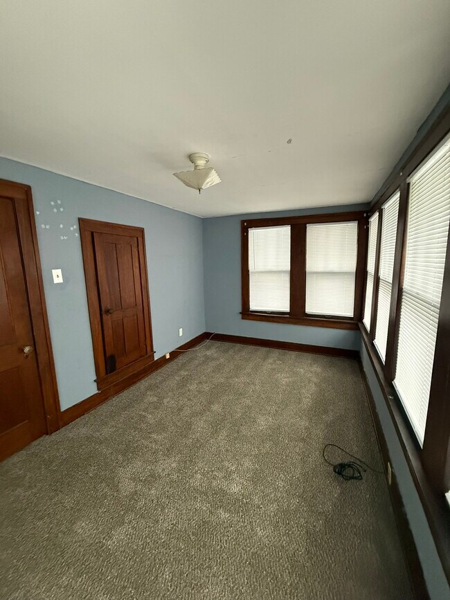 Building Photo - 1201 SW Garfield Ave