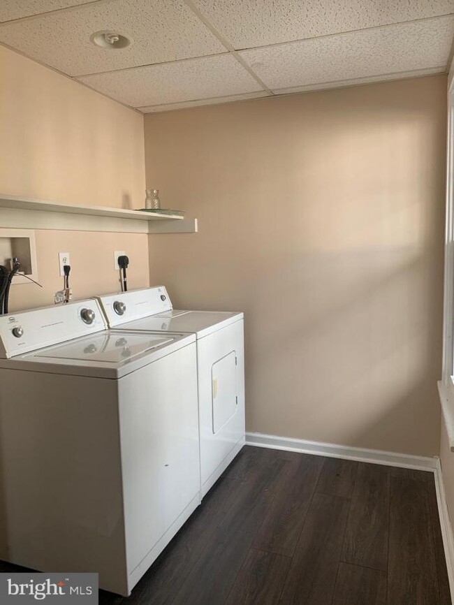 Building Photo - 3 bedroom in Adamstown PA 19501