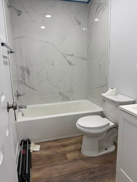 Building Photo - 156 Tynes St