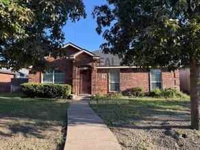 Building Photo - 1004 Pikes Peak Dr