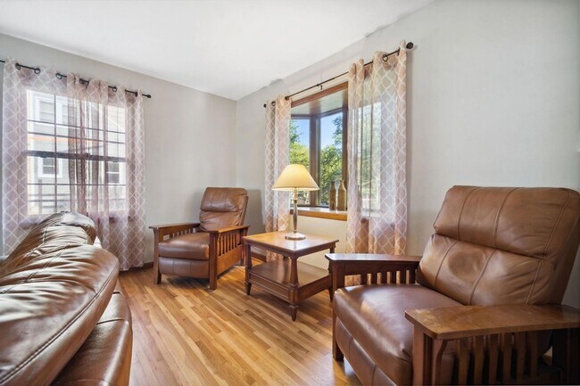 Building Photo - 10527 Morgan Ave S