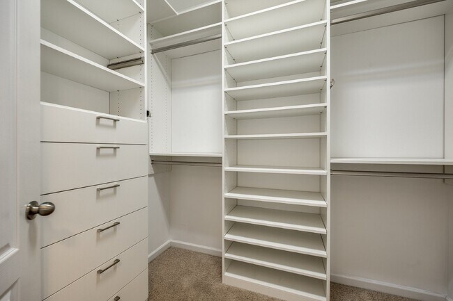Building Photo - "Spacious 4-Bedroom Retreat with 3 Full Ba...