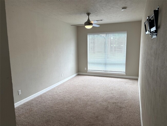 Building Photo - 12841 Orion Ct